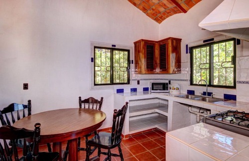 Los Ayala House | Casa las Mariposas Bungalows 4
