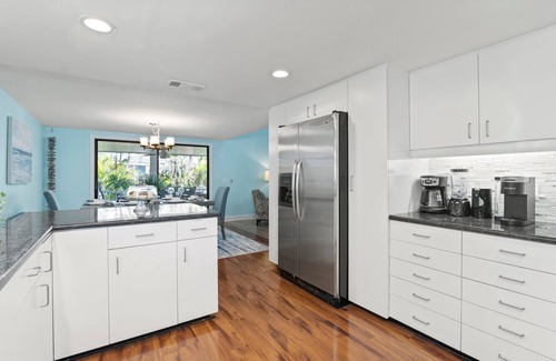 Bay Isle House | Casa Leone | Pet Friendly 🐶 on Siesta Key w/Private Heated Pool, Golf Cart, & Putting Green!