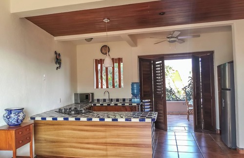 Playa la Madera Apartment | Casa Linda - First floor 1 bed Seaside apartment in Zihuatanejo - Pueblo Magico