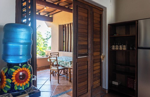 Playa la Madera Apartment | Casa Linda - First floor 1 bed Seaside apartment in Zihuatanejo - Pueblo Magico