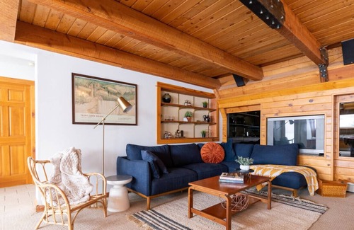 Livingston House | Casa Livingston · 5 Bedroom, 5 bath, Pool and Hot Tub!