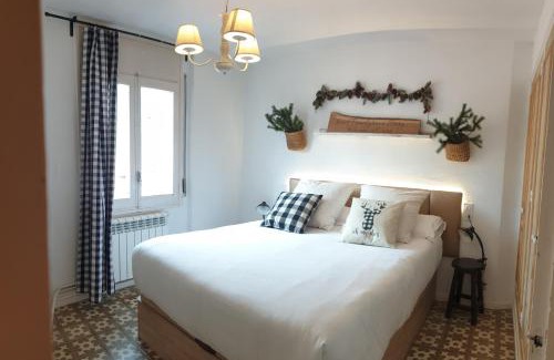 Sant Joan de Les Abadesses Apartment | Casa Lola - Terraza panorámica en el centro del pueblo