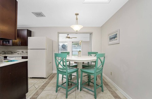 Englewood South House | Casa Loma-Close to the Beaches