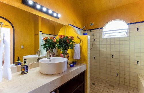 Benito Juarez Villa | Casa Lorenzo Orange Sunsets, Lush Landscape, Intown, Privacy