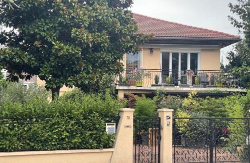 Saint-Laurent-de-Mure Bed & Breakfast | Casa Lovo