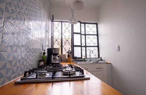 Luis Jimenez Figueroa House | Casa Lua. Centric House/3 Apts/6per/100mb/ac