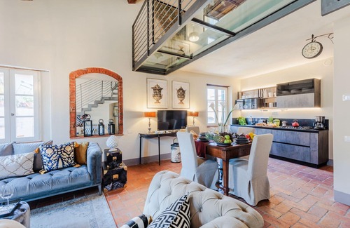 Lucca Historical Center Apartment | Casa Lucky, Romantic Modern 3 bedrooms Penthouse inside the Walls of Lucca
