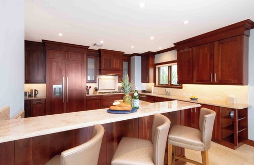 George Town House | Casa Luna 5: Gated Resort Near Seven Mile Beach w/Beach Cove, Pool, Heated Spa, & Gym