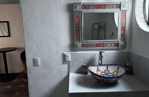 Puerto Vallarta Bed & Breakfast | Casa Malety Iguana Suite