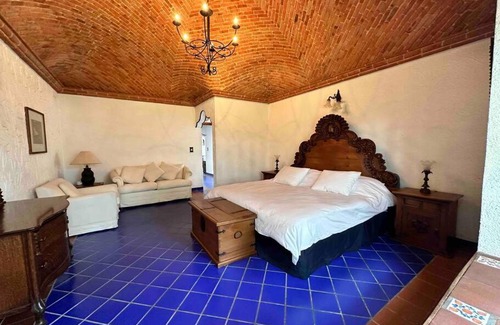 La Magdalena House | Casa Manantial. Spectacular House Downtown TX 12p
