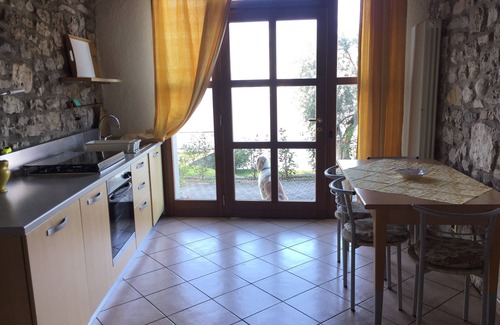 Castelletto Apartment | Casa Margherita Apartment n. 4 with garden and lake view