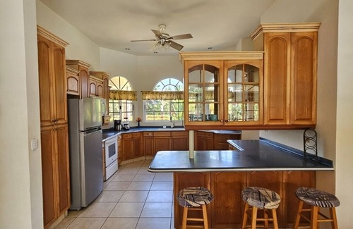 San Juan Villa | Casa Mariposa - 4BR w/Private Pool & pool table 5 minutes walk from the beach