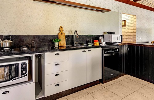 Rancho Queimado House | Casa Merlot with Fireplace, Court and Lake View