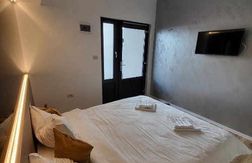 Pojejena House | Casa Mina Divici