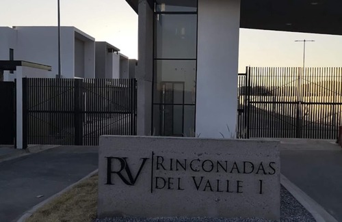 Juarez Municipality House | Casa Moderna . 8min del consulado Americano