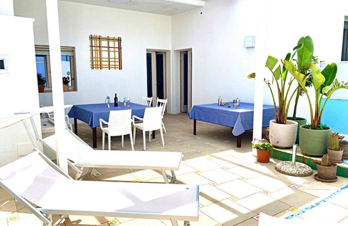 Tricase House | Casa Mondrian - Camere con Bagno e Piscina Privata