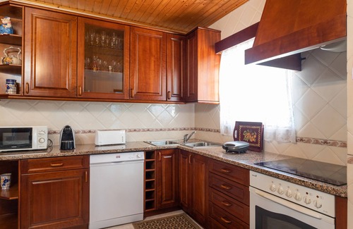 Sao Vicente do Paul House | Casa Monteiro - Cozy Country House with Heated Indoor Pool