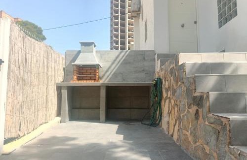 Cala House | Casa MYA con terreno privado y parking compartido - a 800m de Playa Poniente