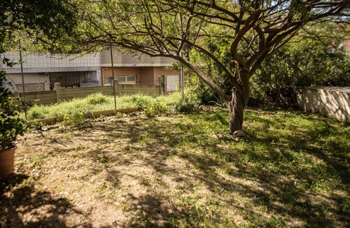 Pirri Apartment | Casa Natura Cozy Eco Flat, airport, families, Garage