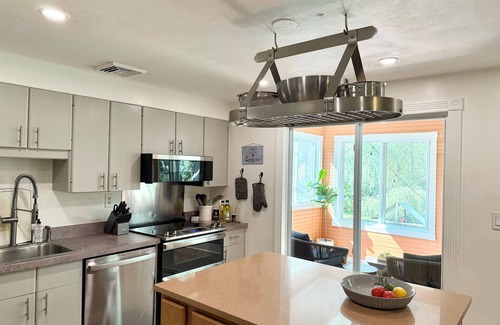 Swan Lake House | Casa Nera | Heated Pool Hot Tub Ski Golf