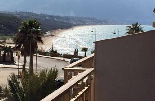 Balestrate Apartment | Casa Nicole at 800 meters from the SEA ! INTERNET FREE .