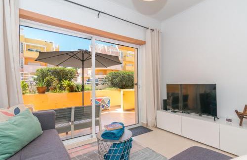 Canada Apartment | Casa Nobre 2BDR - 4 mins walk Train Station - Pool - Patio - Quiet