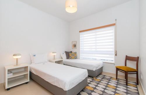 Canada Apartment | Casa Nobre 2BDR - 4 mins walk Train Station - Pool - Patio - Quiet