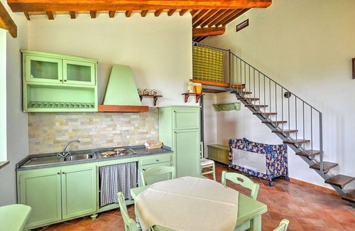 Montefiascone House | Casa Nocetta B: A characteristic and welcoming apartment that is part of an ancient country house surrounded by the greenery, with Free WI-FI.