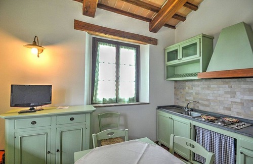 Montefiascone House | Casa Nocetta B: A characteristic and welcoming apartment that is part of an ancient country house surrounded by the greenery, with Free WI-FI.