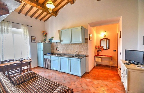 Montefiascone House | Casa Nocetta I: A characteristic and welcoming apartment that is part of an ancient country house surrounded by the greenery, with Free WI-FI.