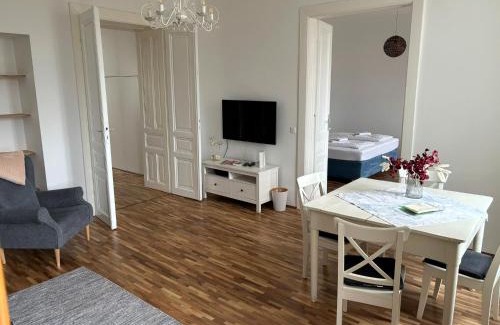 Brigittenau Apartment | Casa Nostra - Sonnige Wohnung direkt am Augarten