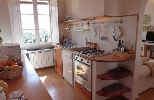 Chiavari House | Casa Oleandro C: An elegant and welcoming apartment surrounded by the greenery, with Free WI-FI.