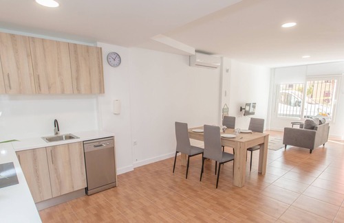 Pobles de l'Oest House | Casa Orrente, in Valencia easy to park, next to the Fair