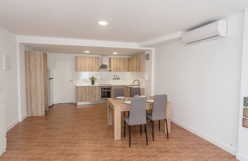 Pobles de l'Oest House | Casa Orrente, in Valencia easy to park, next to the Fair
