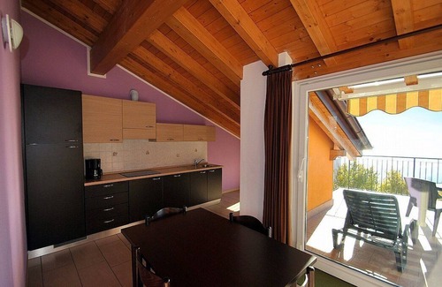 Vercana House | Casa Osmanto A: A cozy and welcoming apartment situated at a short distance from the shores of Lake Como, with Free WI-FI.