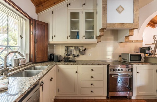 Albardeira Villa | Casa Oxala - Stunning detached character Villa set in picturesque gardens.
