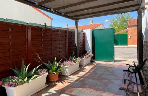 Pitillas House | Casa Ozcoidi, acogedor alojamiento con jardín y piscina en el centro de Navarra