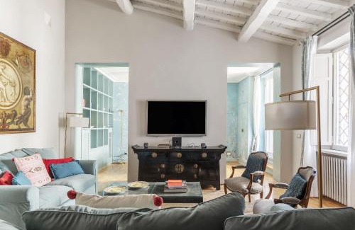 Rione V Ponte Apartment | Casa Pace, a Burghesius home