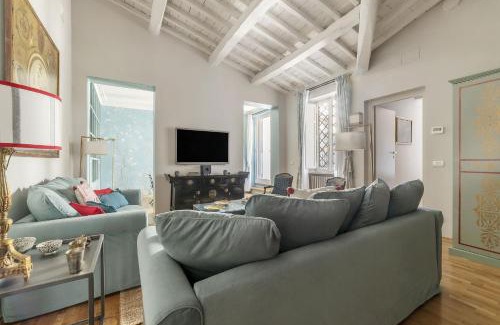 Rione V Ponte Apartment | Casa Pace, a Burghesius home