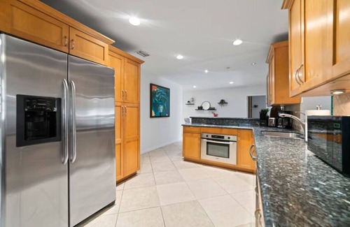 North Central Hollywood House | Casa Palma | Tropical Pool | 15 min to Beach