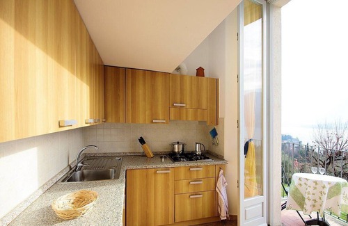 Azzano House | Casa Panorama Quattro: A bright and cheerful apartment situated at a short distance from the shores of Lake Como, with Free WI-FI.