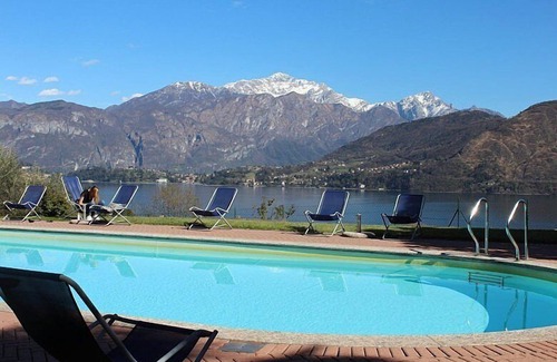 Azzano House | Casa Panorama Quattro: A bright and cheerful apartment situated at a short distance from the shores of Lake Como, with Free WI-FI.