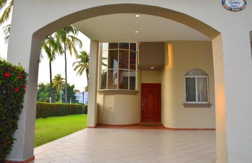 Club Santiago House | Casa Paradise
