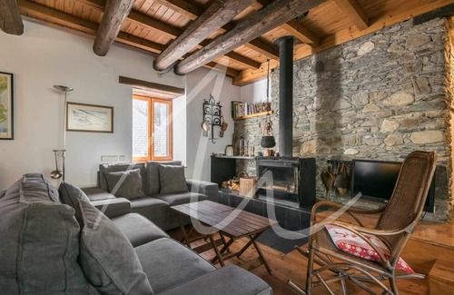 Gessa House | Casa Parrot by SeaMount Rentals