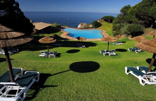 Prainha Ski Chalet | Casa Pastrano right on the beach and 3 communal pools