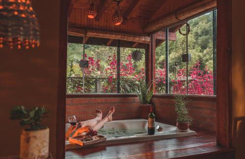 Sao Bento do Sapucai House | Casa Pedacinho de Céu com banheira de hidromassagem e lareira