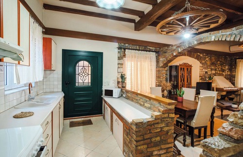 Molos Apartment | Casa Pierina - Traditional Guest House