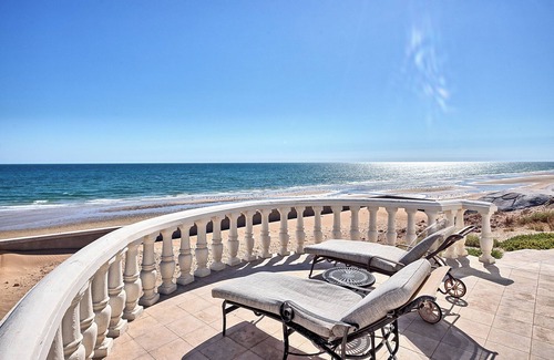 Las Conchas House | Casa Playa: luxurious furnishings, oceanfront views, private honeymoon suite