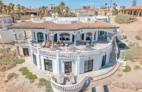 Las Conchas House | Casa Playa: luxurious furnishings, oceanfront views, private honeymoon suite
