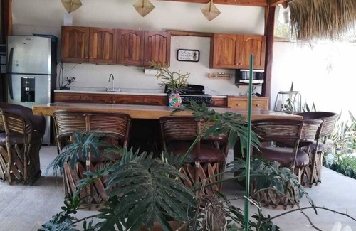 Los Tamarindos House | Casa Playas/Steps to the BEACH/Starlink